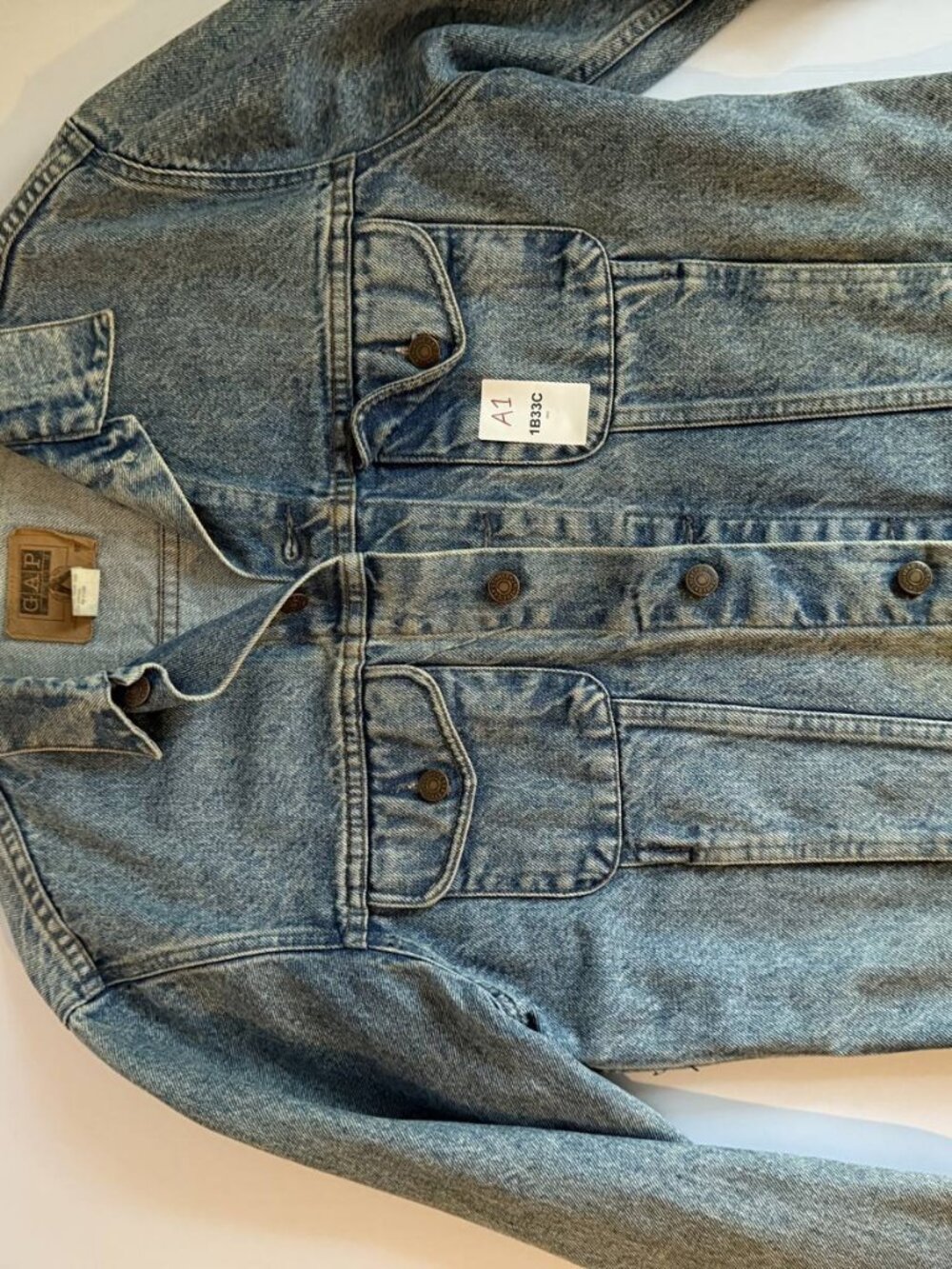 Vintage 90s GAP Denim Trucker Jacket Light Wash Blue, Size L (1B33C)
